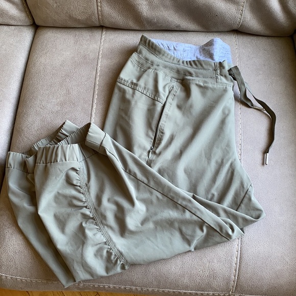 Calvin Klein Capri Joggers - Picture 2 of 2